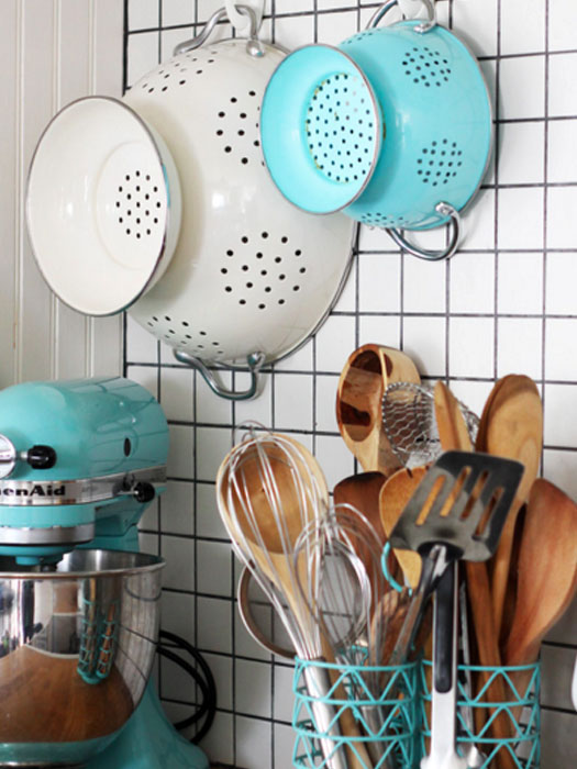 Kitchen Renovation Toronto-Consider sticking command hooks even on wallpapers Kitchen Renovation Toronto-Consider sticking command hooks even on wallpapers