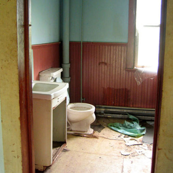 Bathroom Renovation Toronto-From messy to absolute glowbefore Bathroom Renovation Toronto-From messy to absolute glowbefore